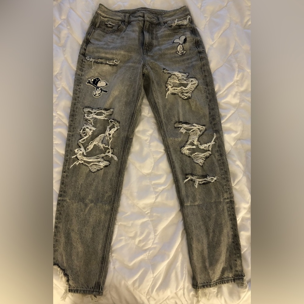 NWOT American Eagle x Peanuts Snoopy Mom Jeans - Picture 4 of 7
